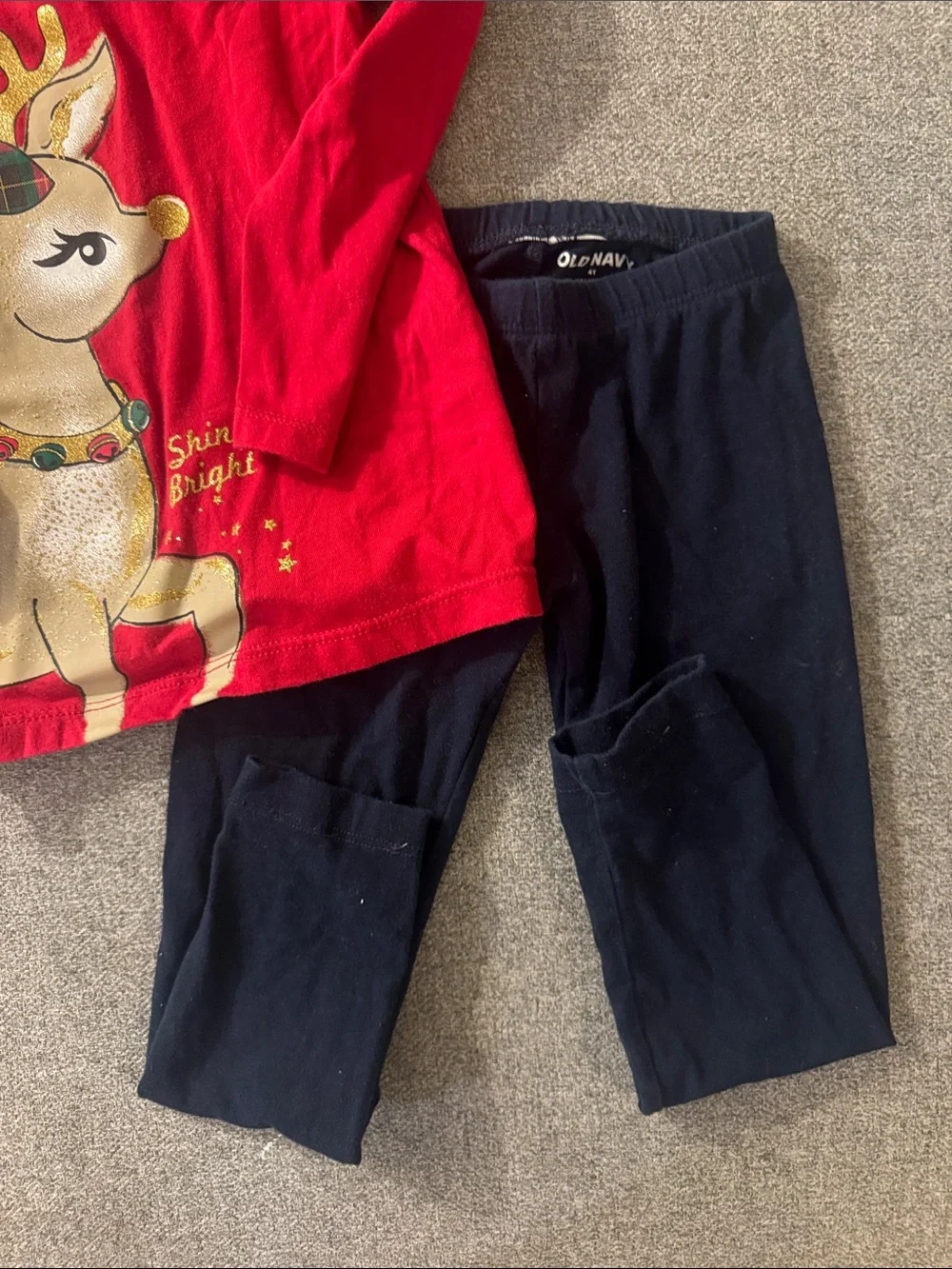 5/$15- Girl’s outfit size 4t